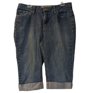 Merona Bermuda Shorts mid rise Women's size 14 Denim cuffed and button closure